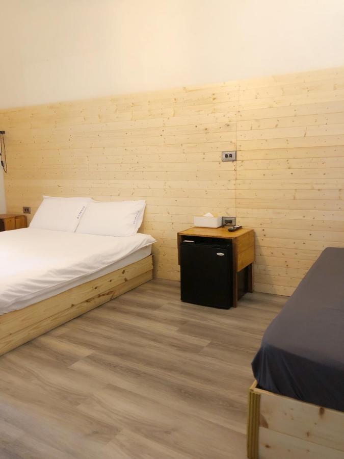 男子漢青年旅店 Manzhou Exteriör bild